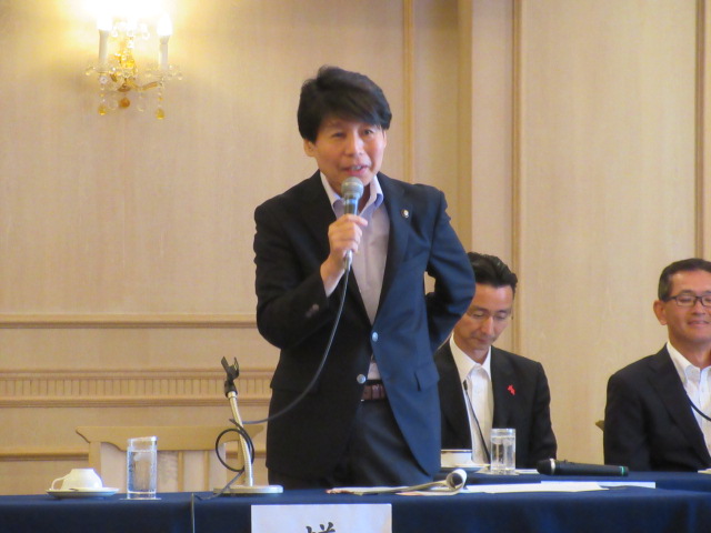 会長（清水鎌ケ谷市長）の挨拶の写真