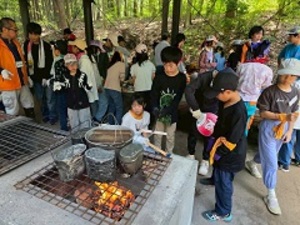 令和7年度元気っ子ゼミナール野外炊飯の様子(写真)
