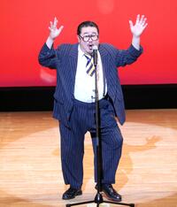 下積み時代の実体験を歌う芋洗坂係長の写真