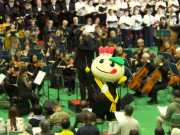 指揮棒を振るかまたんの写真