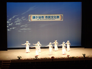 ハワイアンダンス発表会の写真