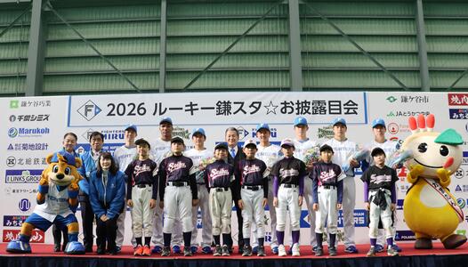 新人選手との集合写真