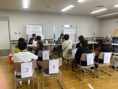 健康測定器具による測定体験会をしている写真
