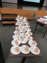 食べ比べの様子(写真)