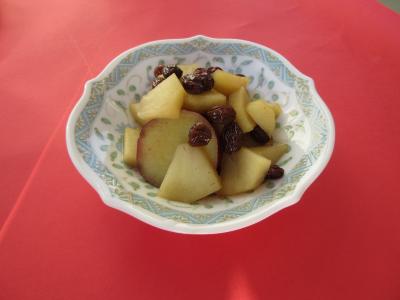 さつま芋と林檎のレーズン煮の写真