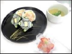 プロの調理師指導の下調理した「祭り寿司」の写真