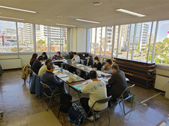 障がい者雇用についてのインタビューをしている様子(写真)