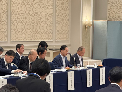監査報告をしている写真