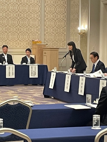 会長　芝田鎌ケ谷市長による挨拶の写真