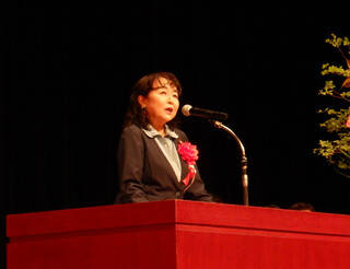 猪口 邦子 参議院議員の挨拶の写真