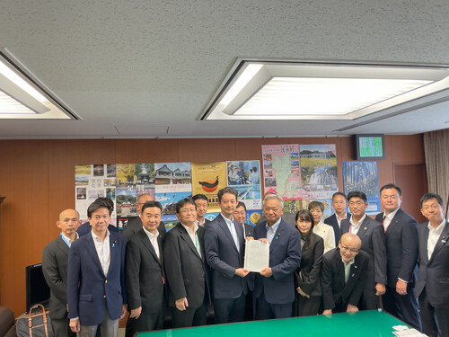 国土交通省　高橋　克法　国土交通副大臣への要望活動の写真
