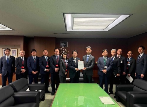 国土交通省　金子　恭之　国土交通大臣への要望活動の写真