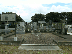 23．牧士三橋家の墓地(クリックすると大きな写真がご覧いただけます）