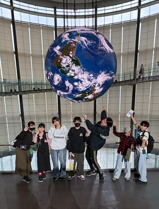 日本科学未来館見学の様子（写真）