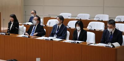 意見を聞く芝田市長（左）ら市執行部の写真