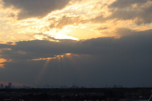 当日はあいにくの曇天に(写真)