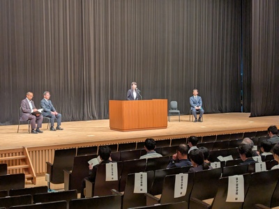 総会で挨拶をする芝田市長（写真）