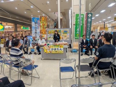 セレモニーで挨拶をする芝田市長（写真）
