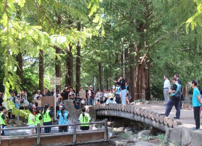 会場で挨拶をする芝田市長（写真）