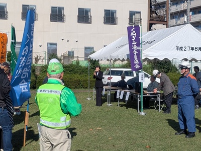 開会式で挨拶する芝田市長(写真)