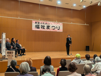 開会式で挨拶する芝田市長（写真）