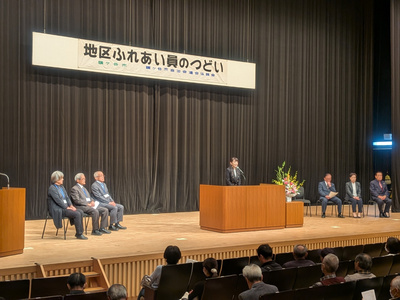 開会式で挨拶する芝田市長(写真)