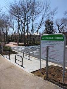 広場出入口の写真